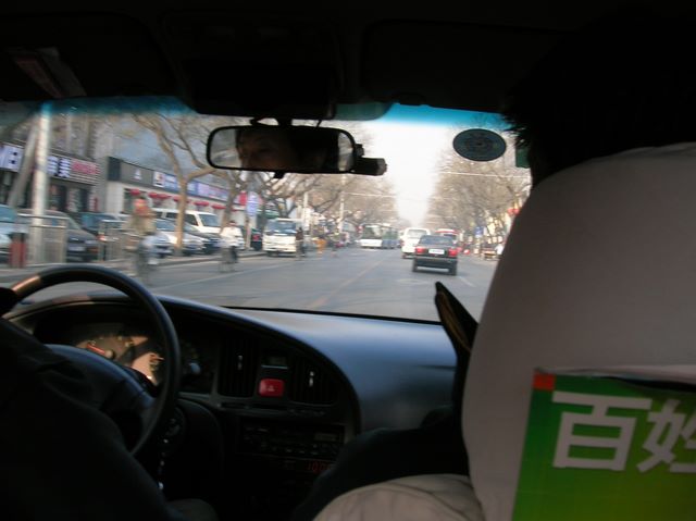 vanuit de taxi die ons naar het hotel brengt